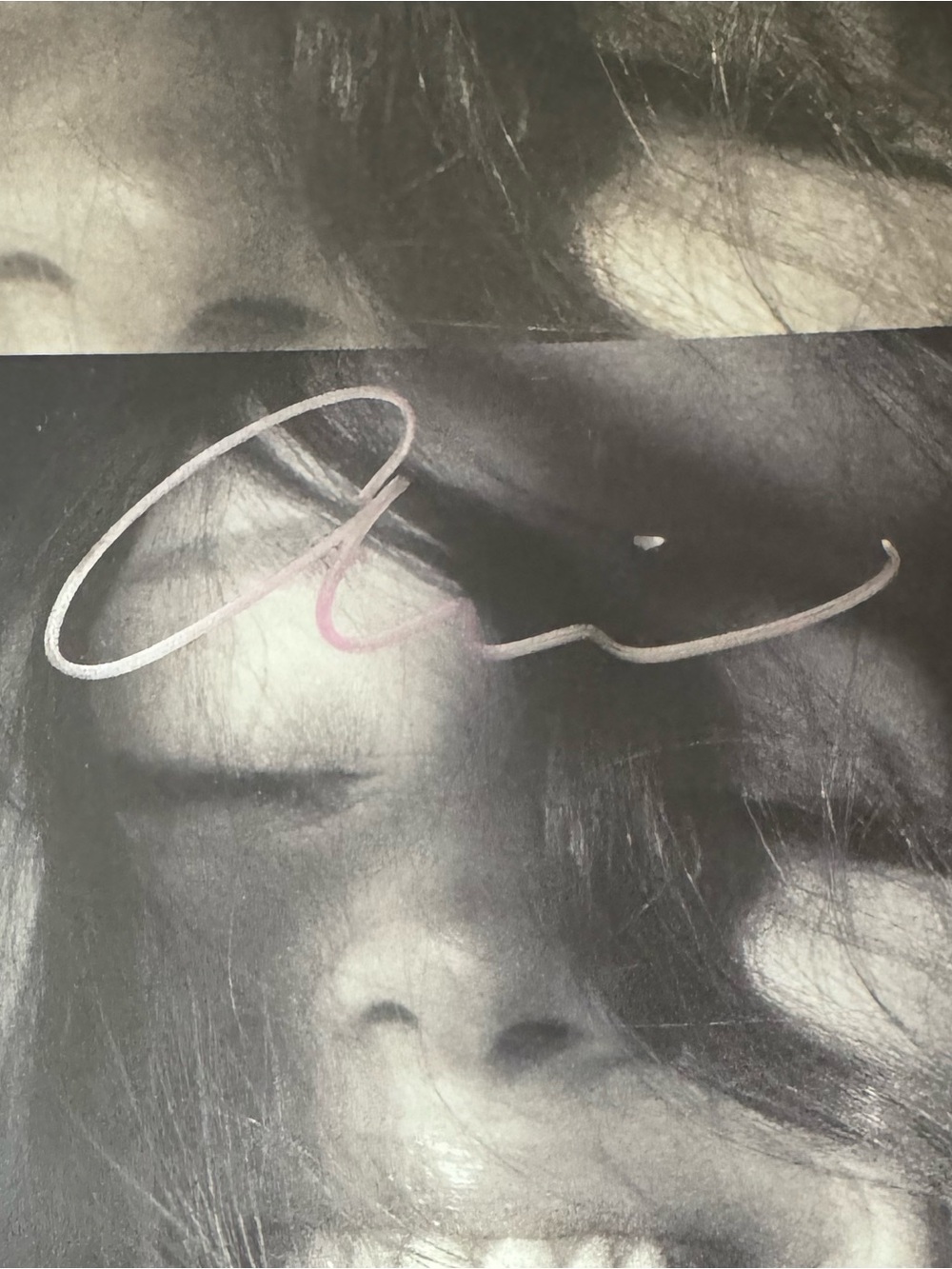 Ariana Grande PINK SIGNED Vinyl LP Petal Album Translucent Pearly White - Picture 2 of 5